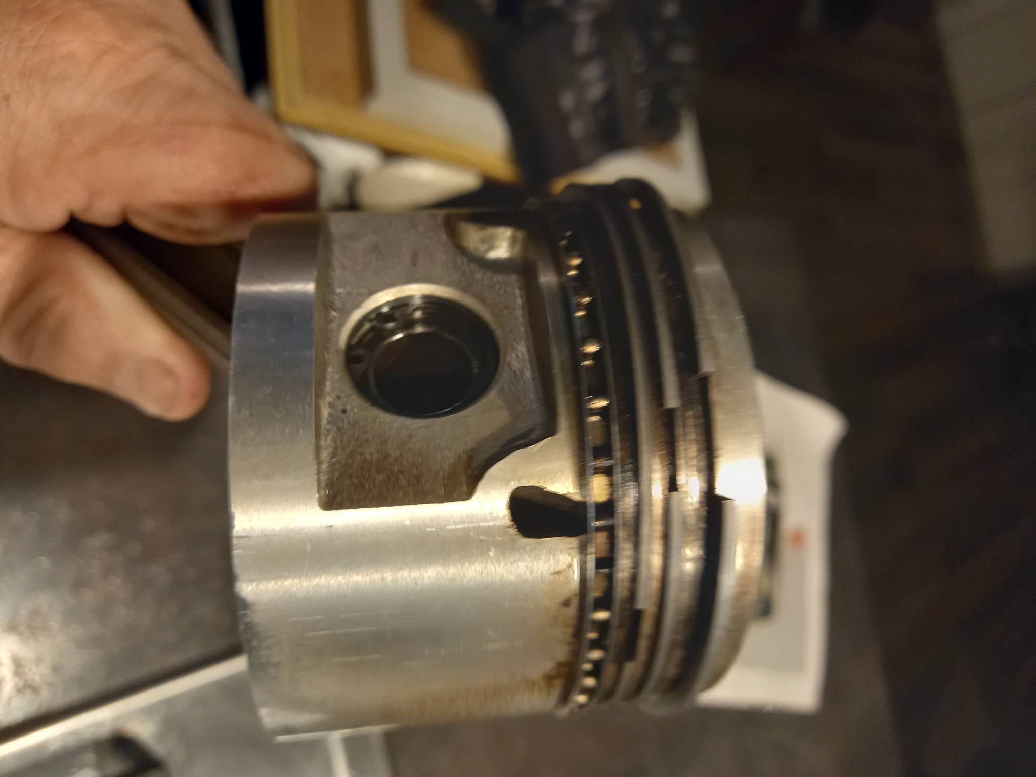 Sur le piston il y a écrit RA2280 et plus loin 060