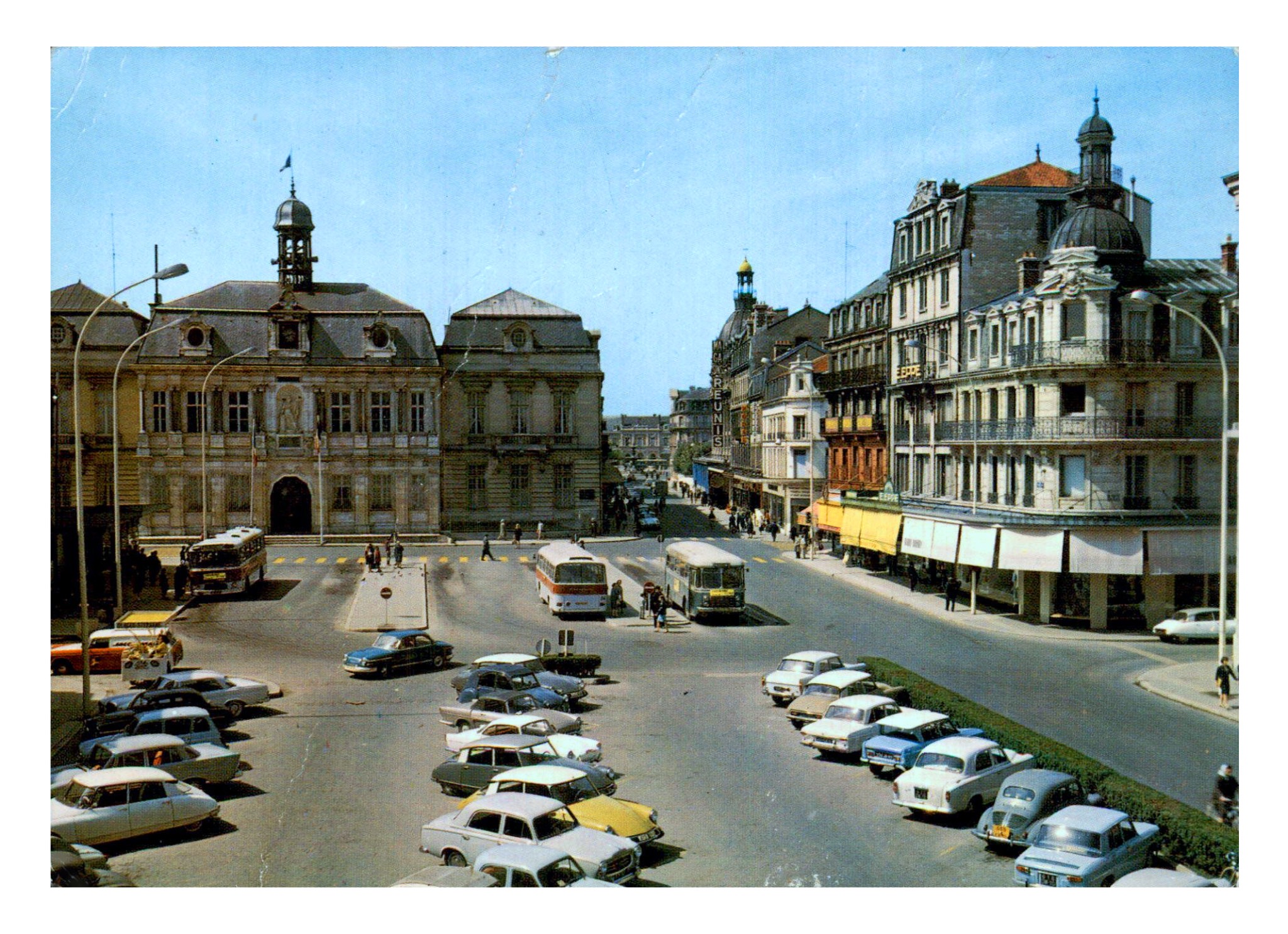 Troyes, Aube, Place Maréchal Foch (2).jpg