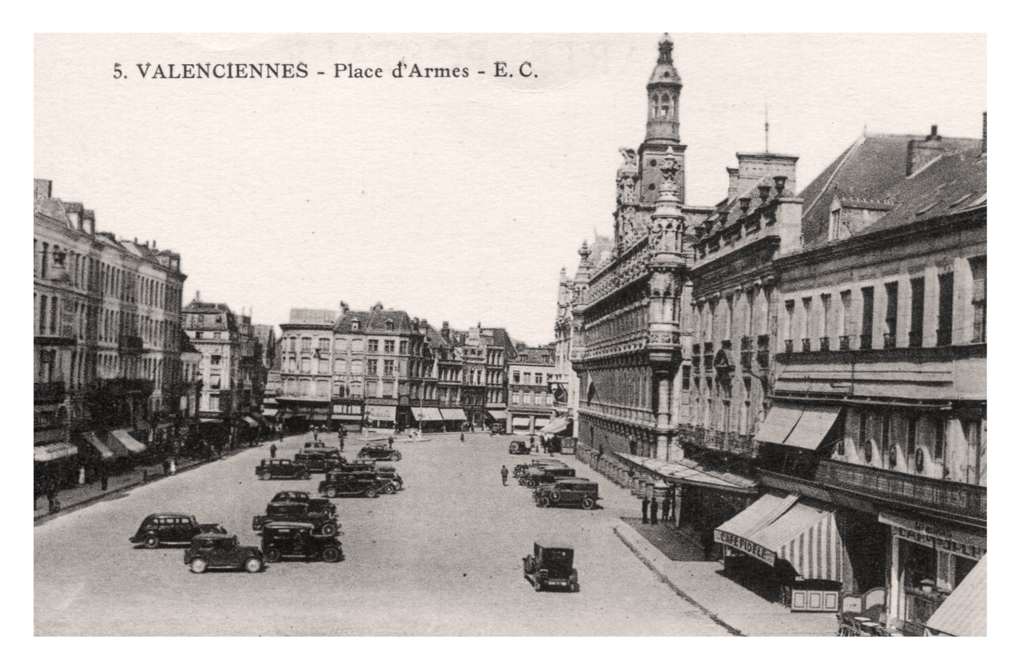 Valenciennes, Nord, Place d'Armes (EC 5).jpg