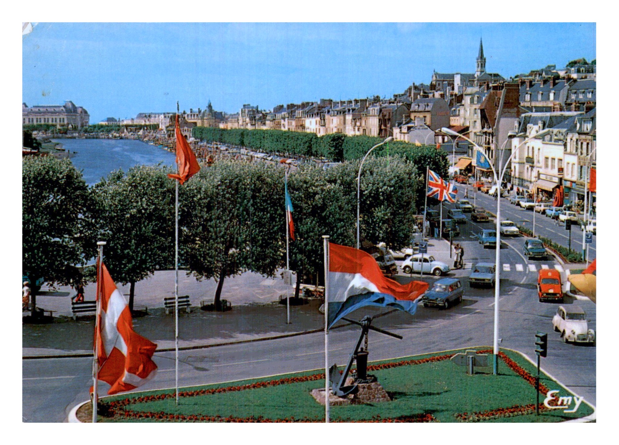 Trouville, Calvados, Boulevard F Moureaux  (Emy 4235).jpg