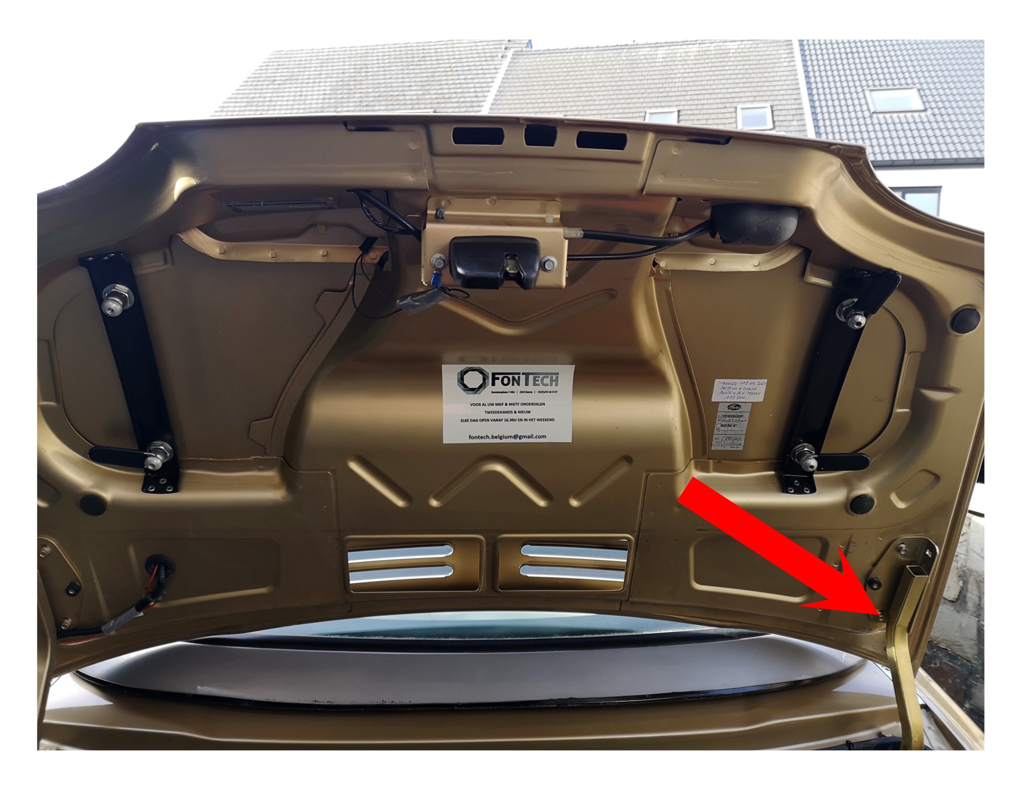 support coffre ar droit.jpg