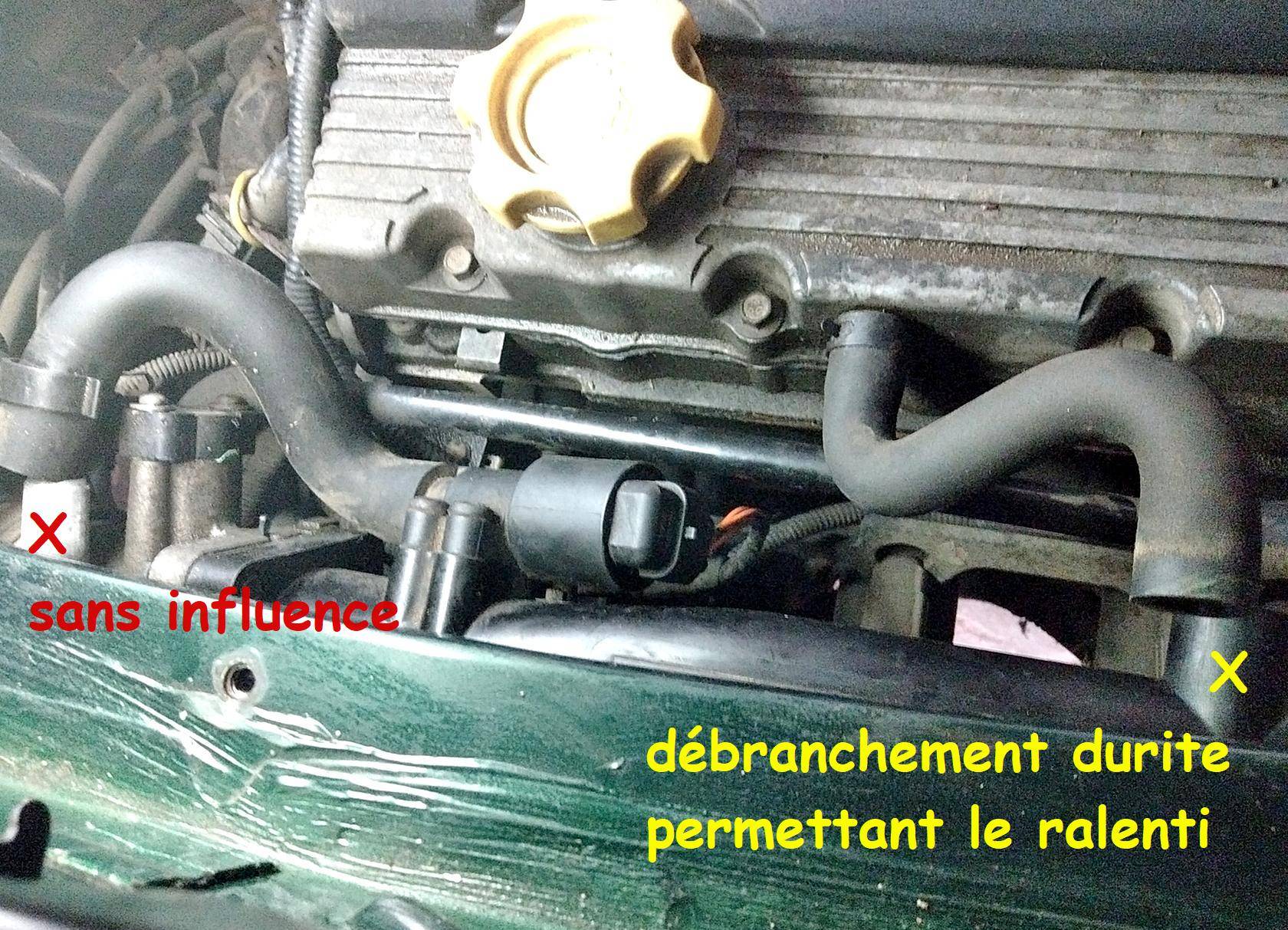 moteur MGTF ralenti 2 durites débranchées annoté.jpg