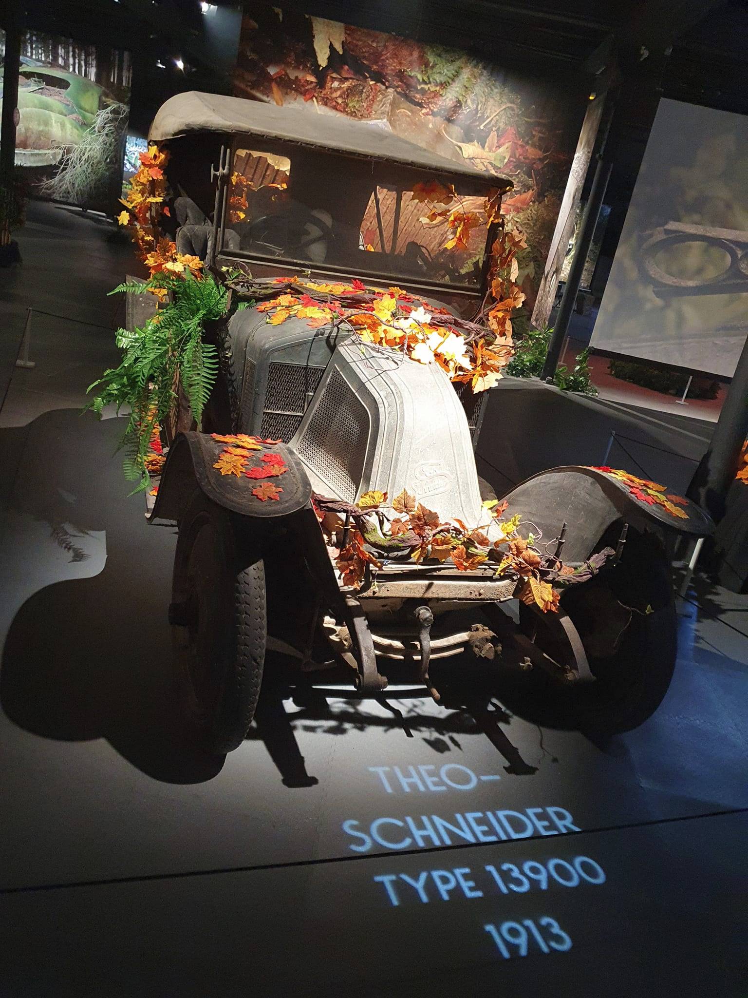 Theo Schneider 3.jpg