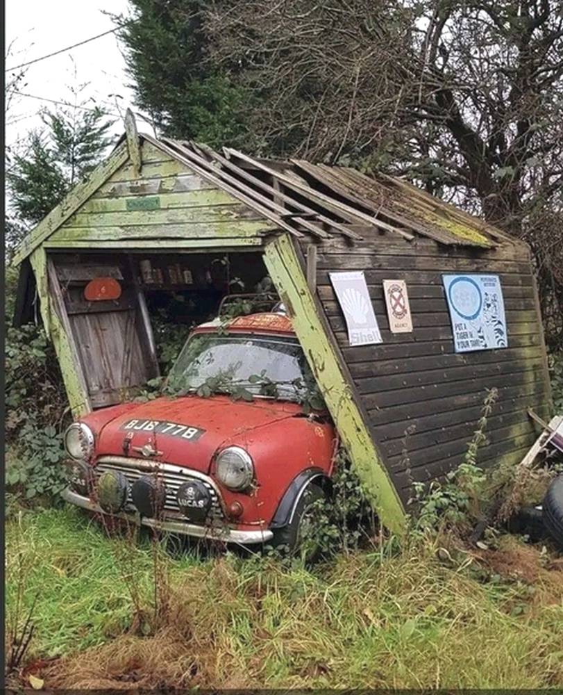mini garage.jpg