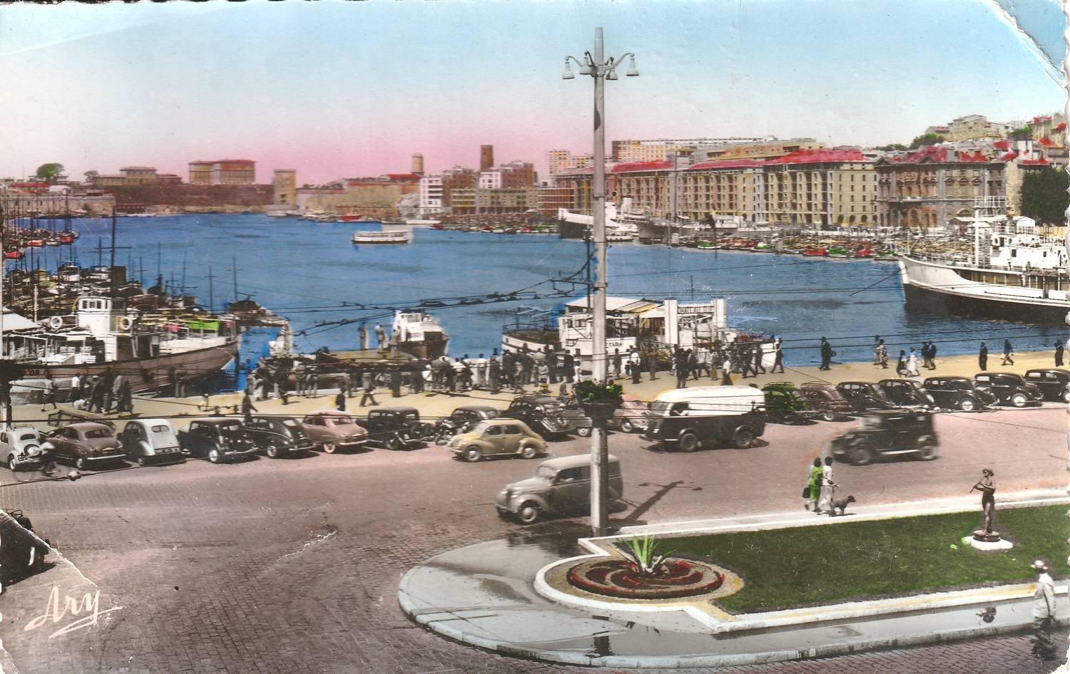 Marseille panorama sur le port.jpg