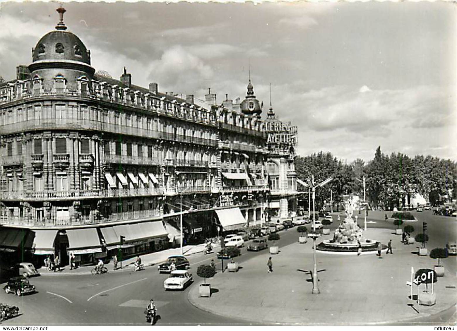 Montpellier Pl comédie.jpg