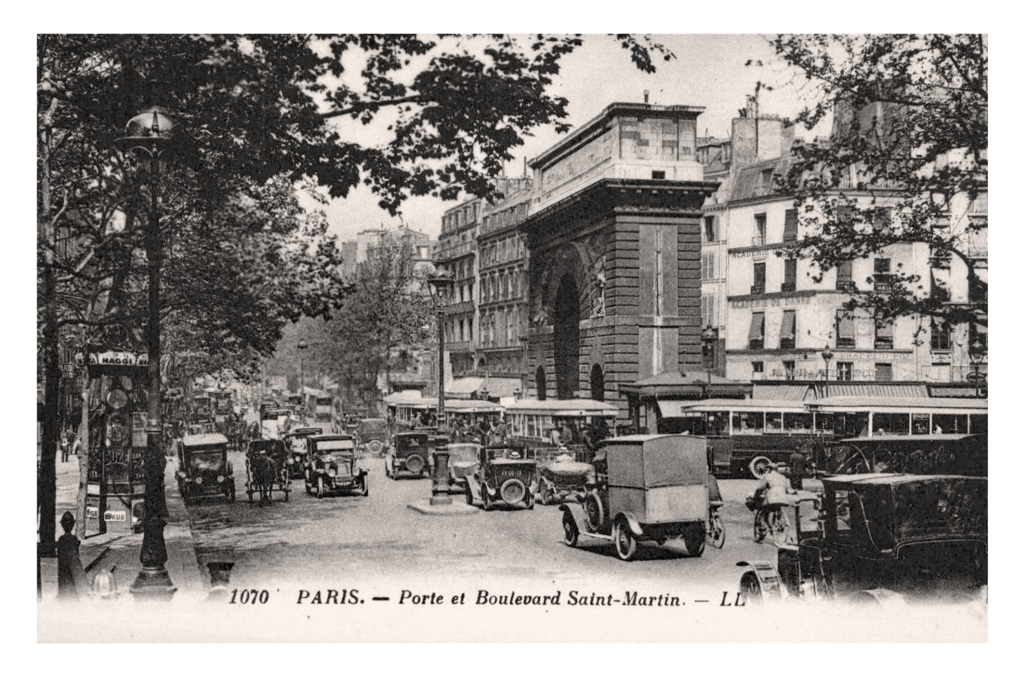 Paris, Bd et Porte Saint Martin (LL 1070).jpg