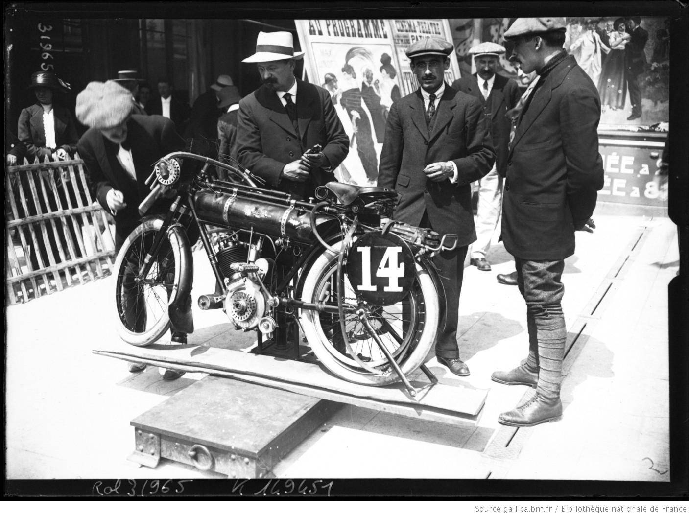 4-8-1913, Circuit du Mans, pesage de la Magnat-Debon du docteur Espanet.jpg