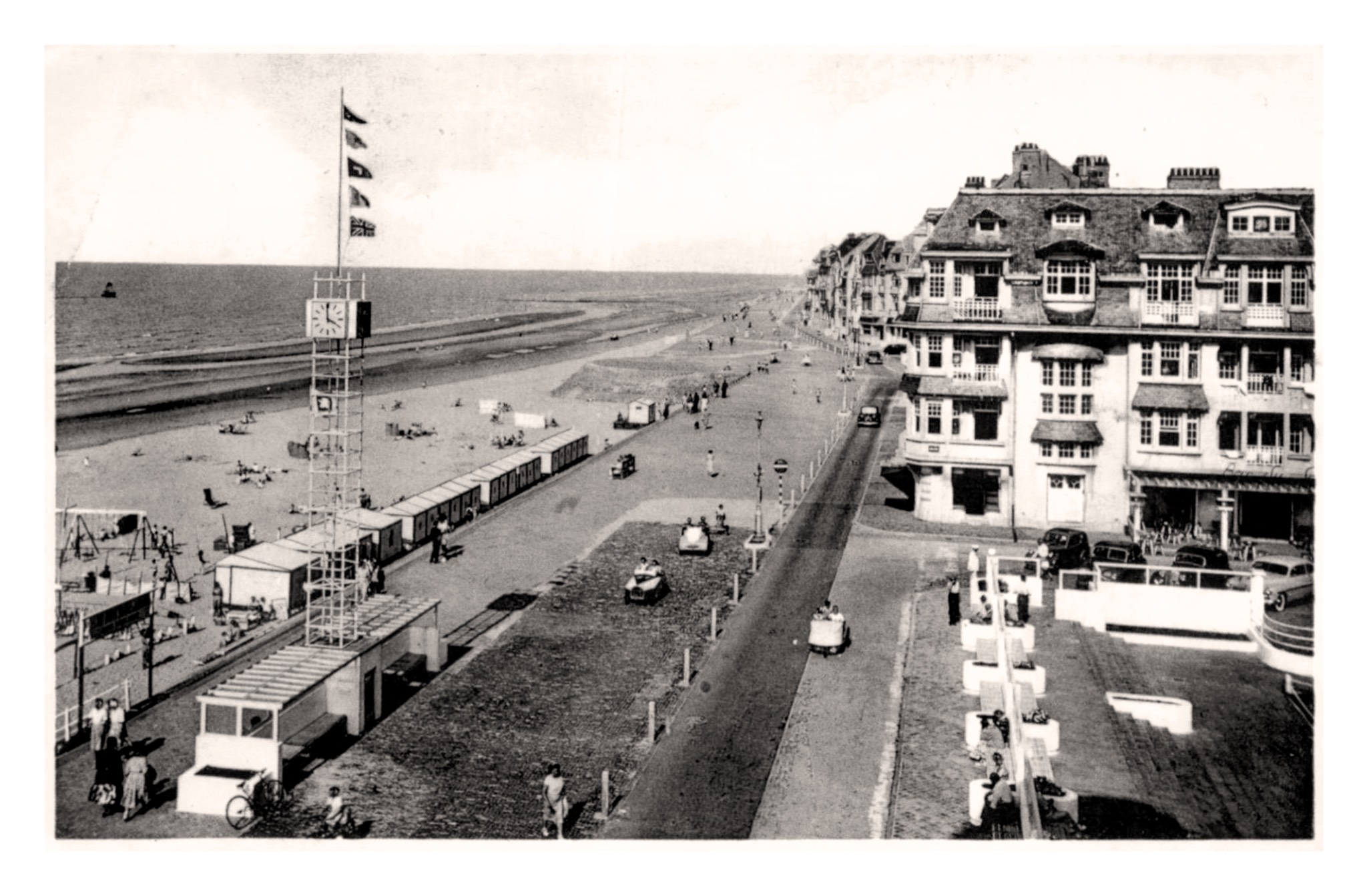 Westende  Bad (B) la digue et les cuistax.jpg