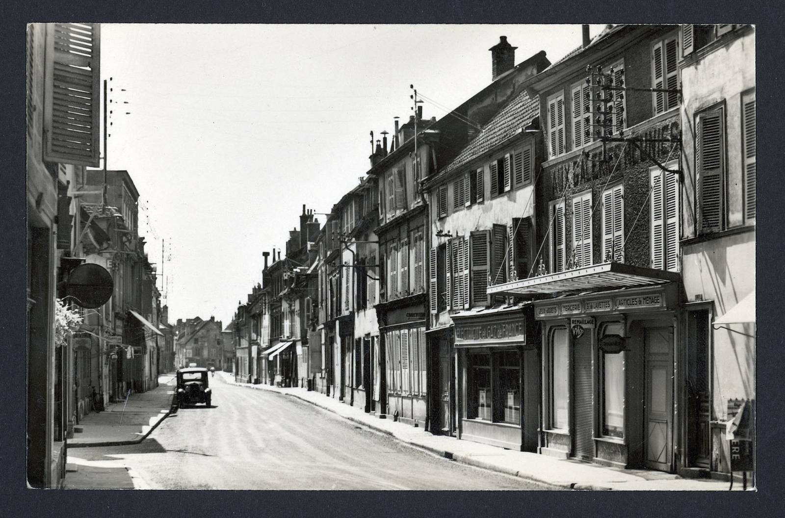 Bar sur seine grd rue.jpg