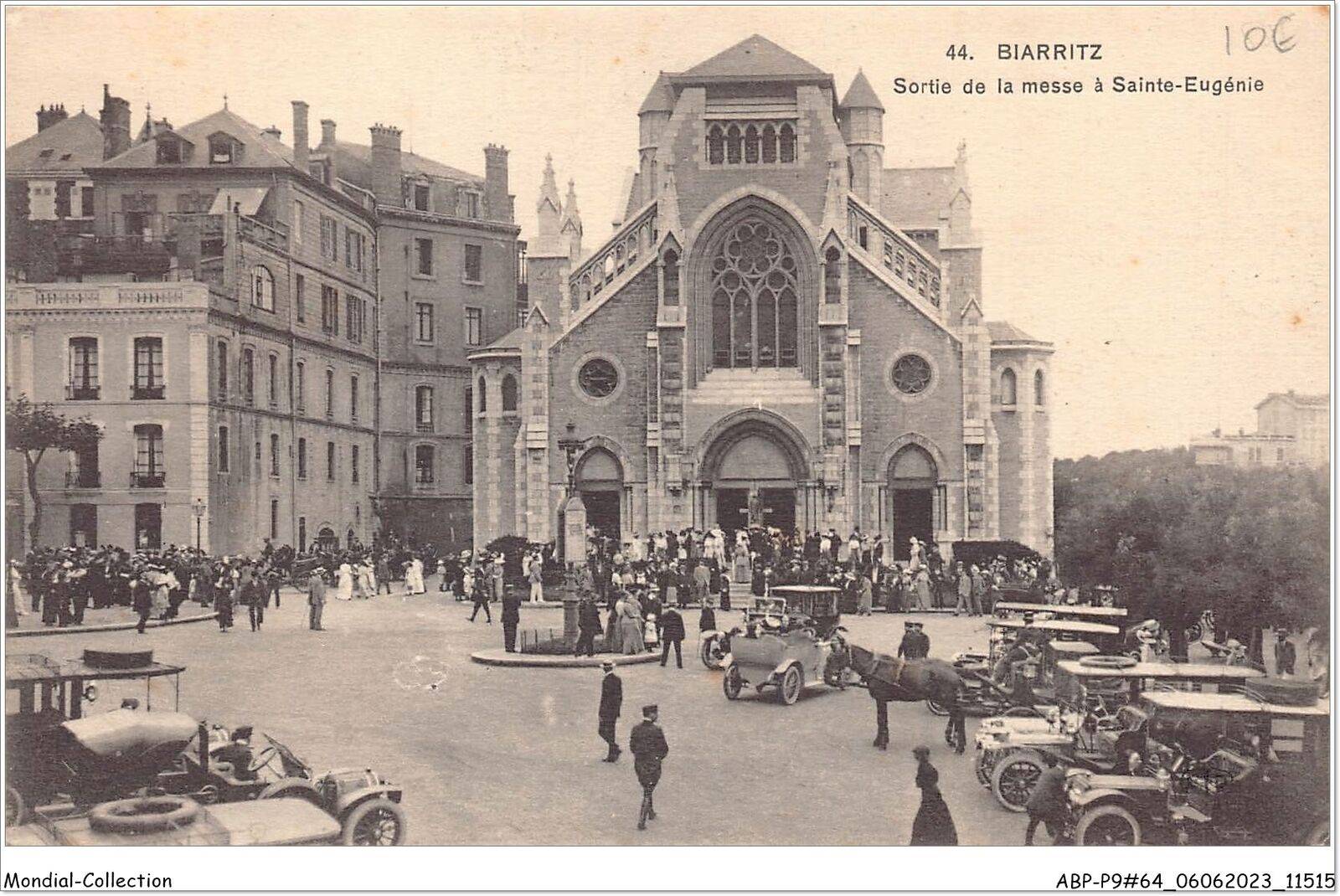Biarritz sortie de la messe.jpg