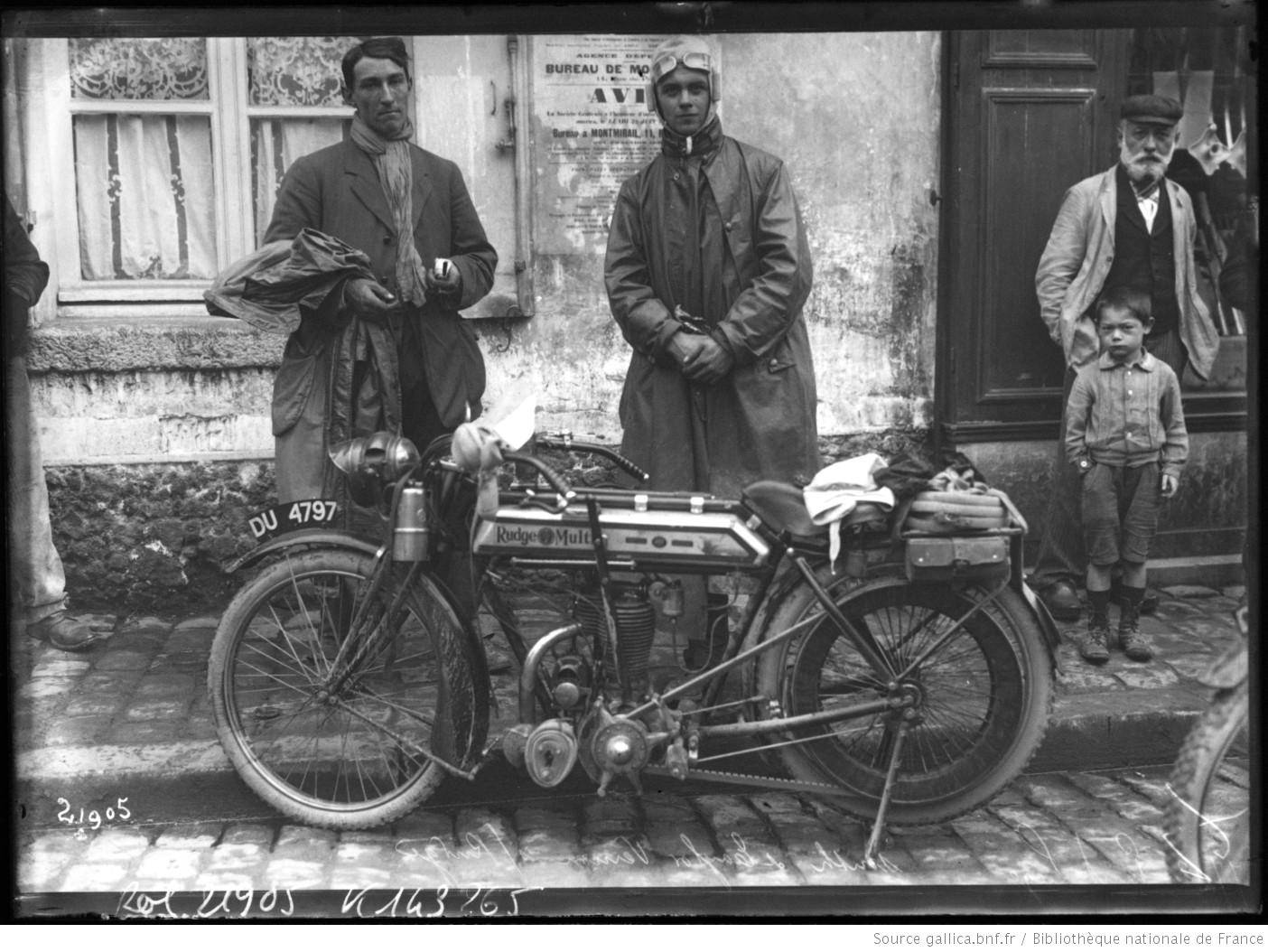 7-7-1912, Paris-Liège, course motocycliste, South et Taylor Vernon sur Rudge.jpg