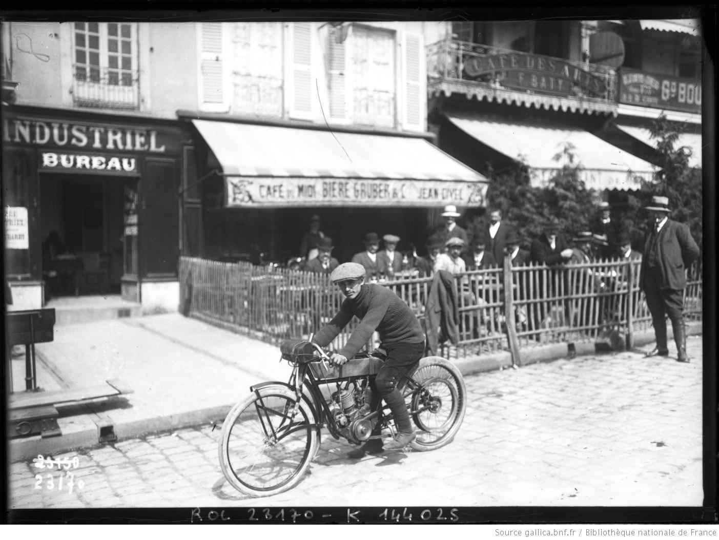 7-9-1912, Le Mans, coupe internationale des motocyclettes, Perrin sur Peugeo.jpg