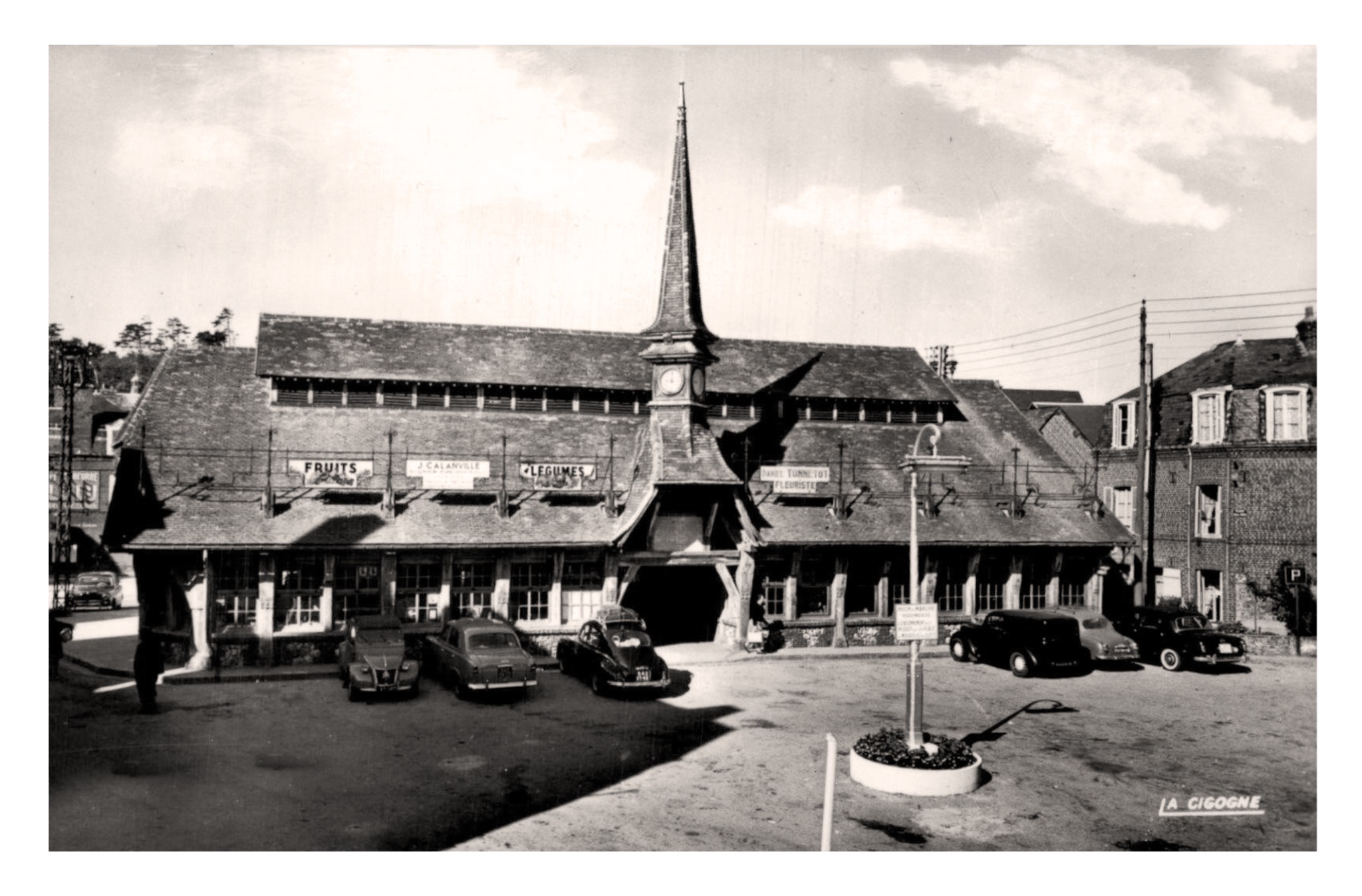 Etretat, Le Marché Couvert (La Cigogne).jpg