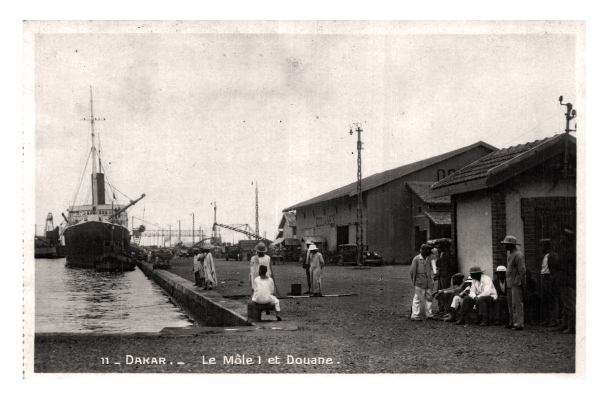 Dakar (SN) le Môle et la Douane (11).jpg