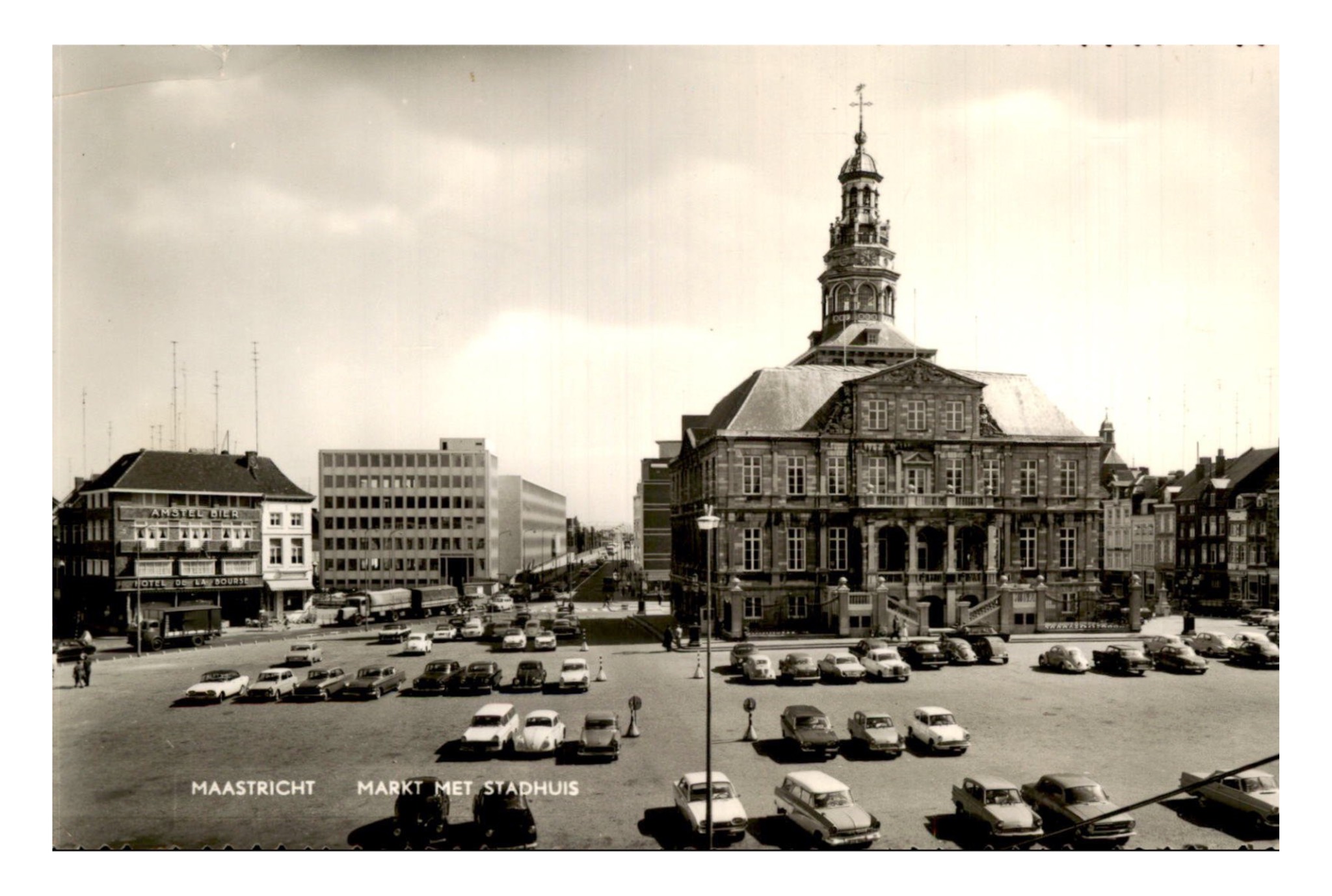 Maastricht (NL) Markt met Stadhuis.jpg