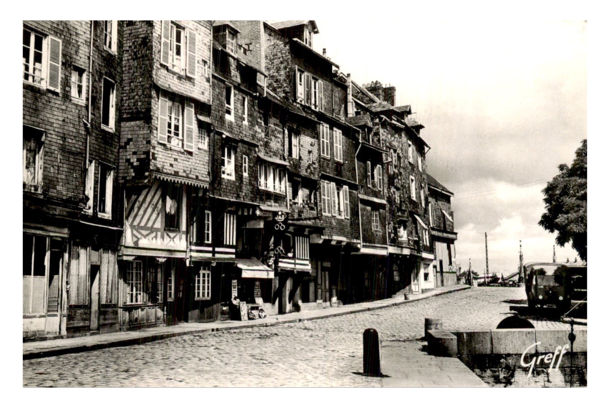 Honfleur, Calvados, le Quai sainte Catherine (Greff 594).jpg