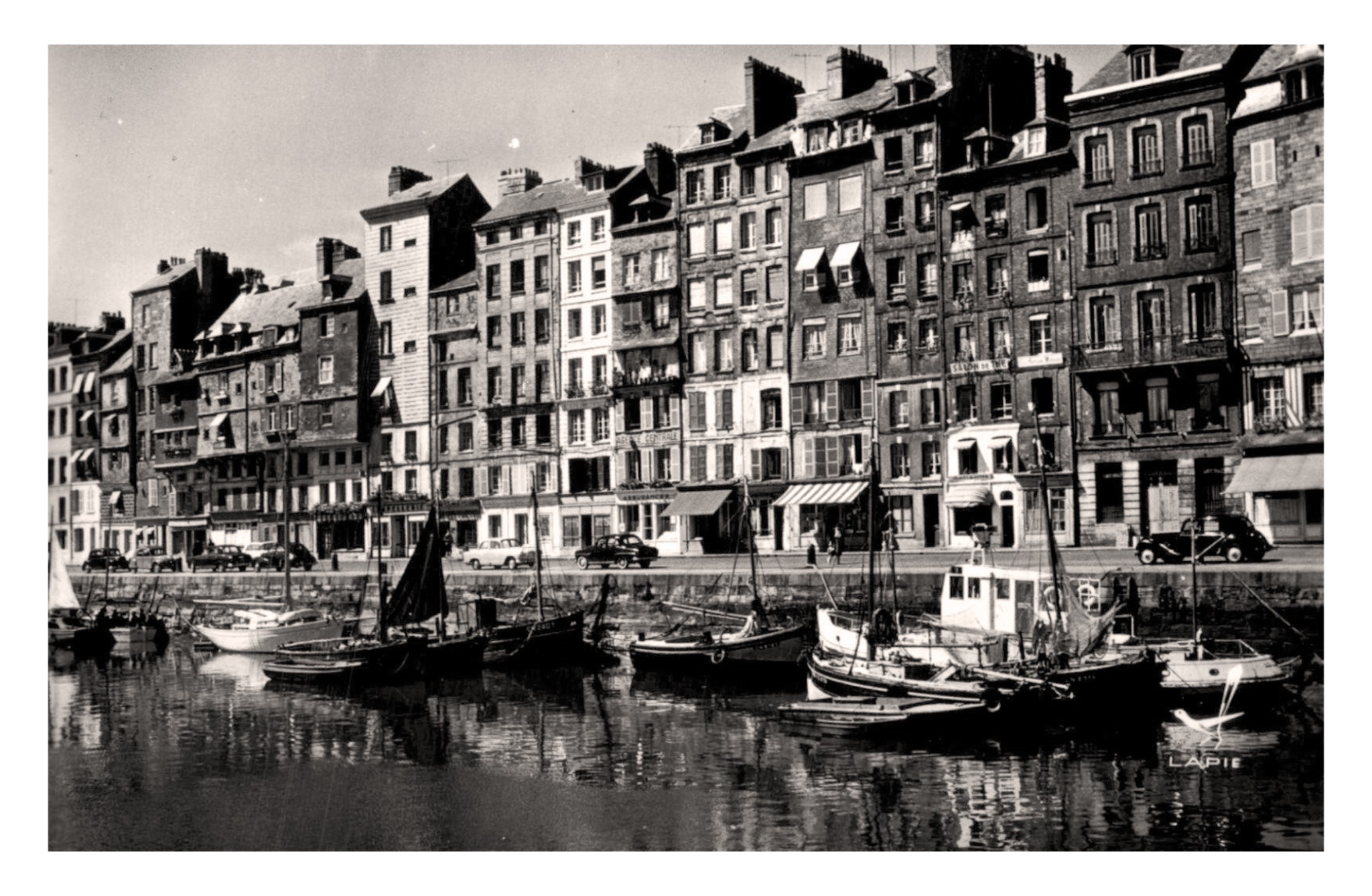 Honfleur, Calvados, quai Sainte Catherine (Lapie S 15).jpg