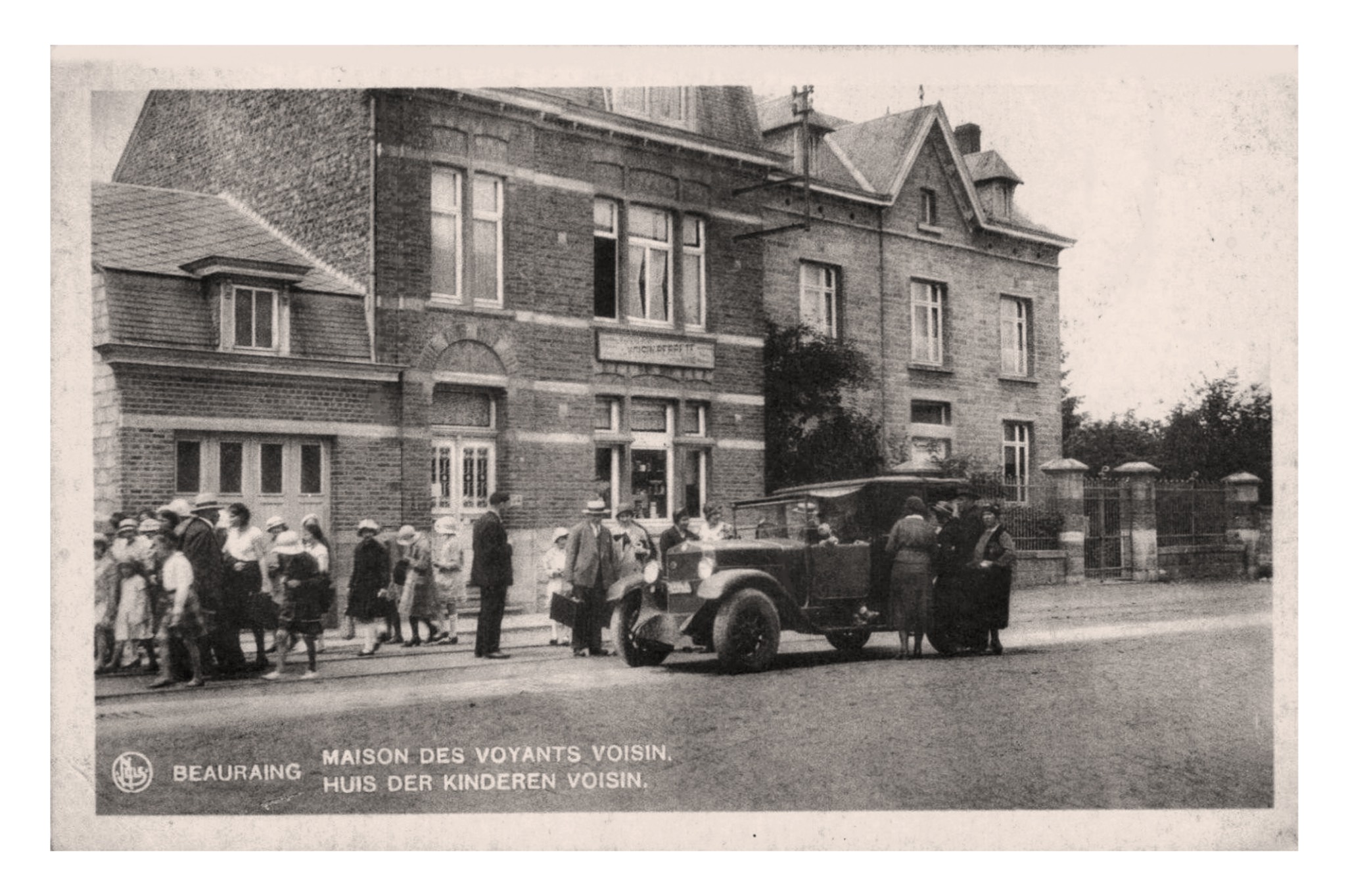 Beauraing (B) Maison des voyants voisins (Nels).jpg