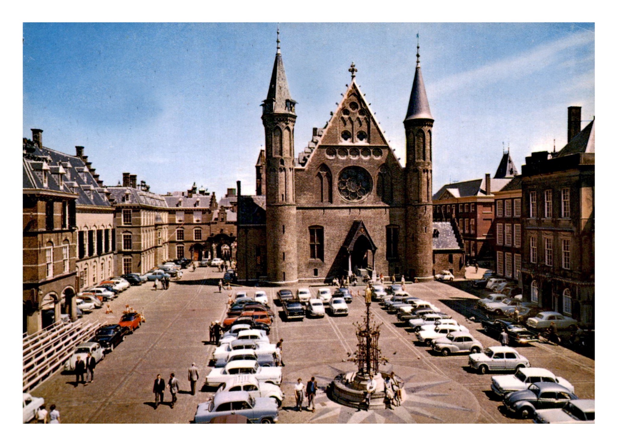Den Haag, La Haye (NL) Ridderzaal Binnenhof, la Cour des Chevaliers (RA 9).jpg