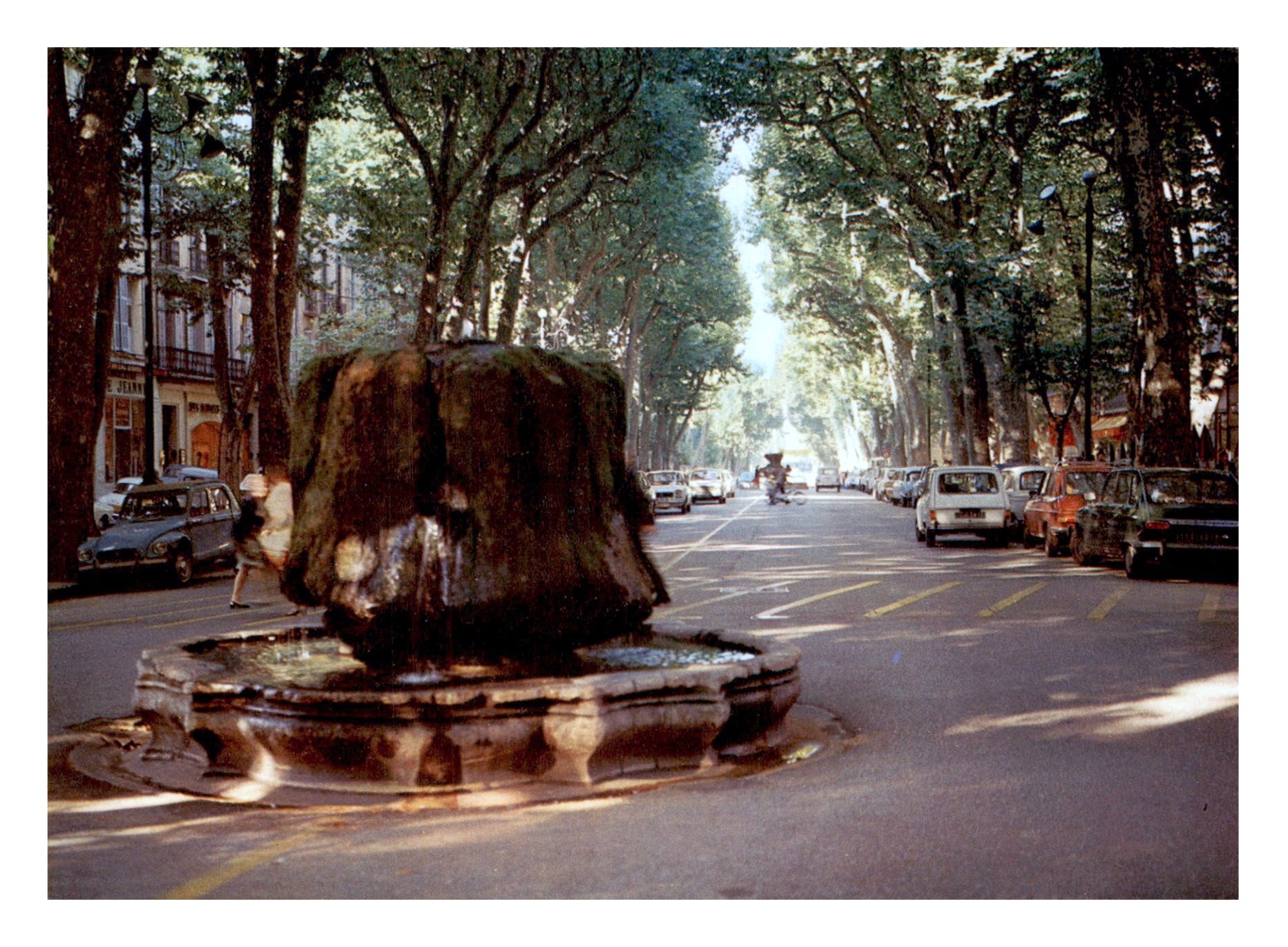 Aix en Provence,  Bouche du Rhône, le Cours Mirabeau (2023).jpg