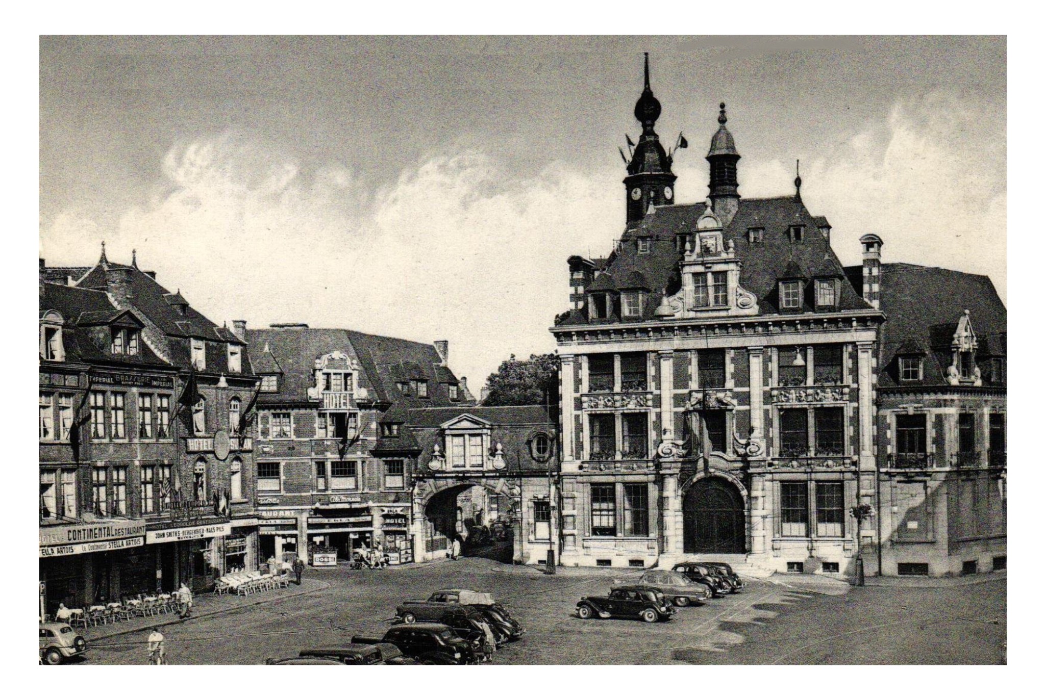 Namur (B) la Place d'Armes.jpg