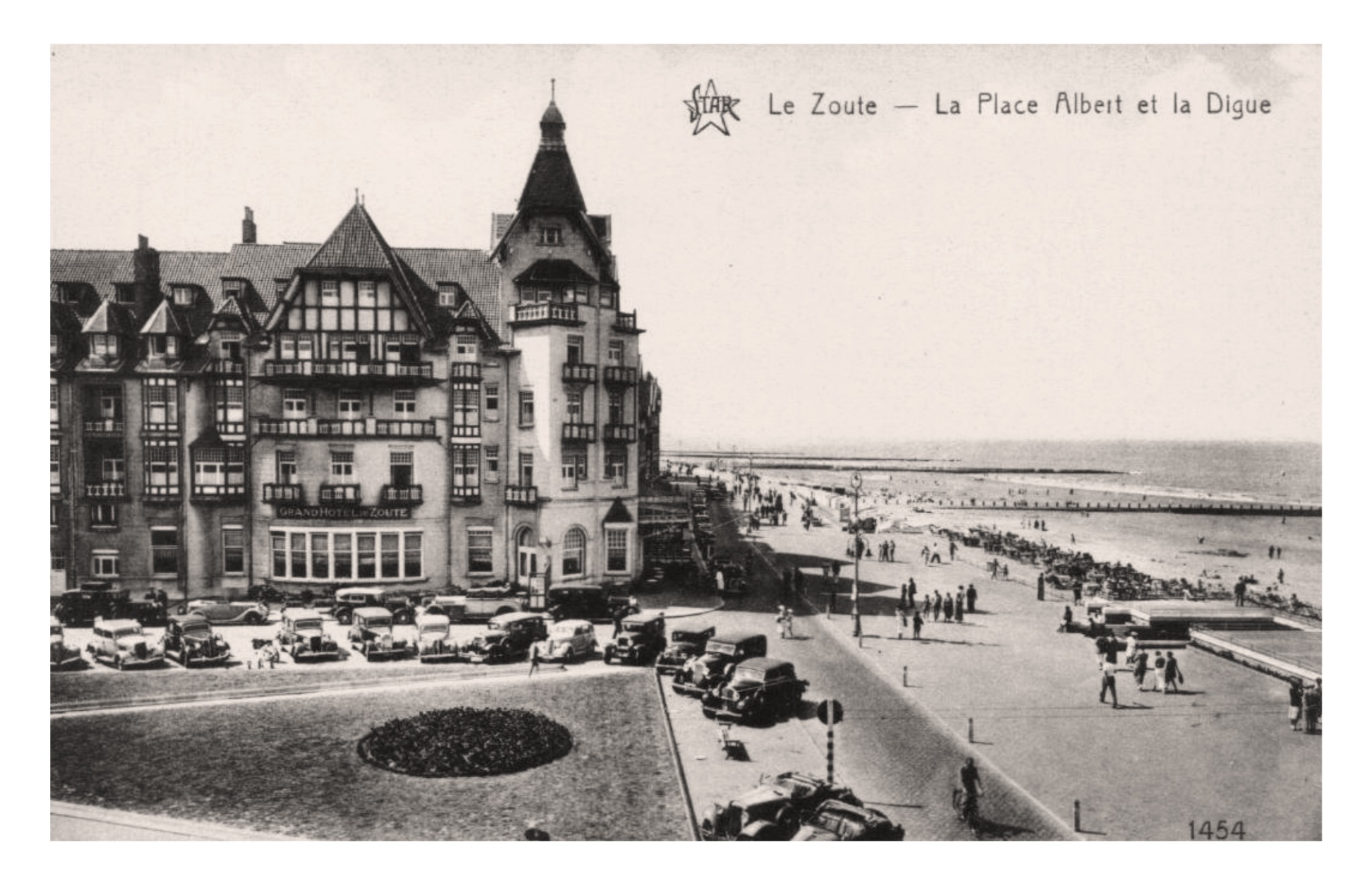 Le Zoute (B) Place Albert (STAR 1454).jpg