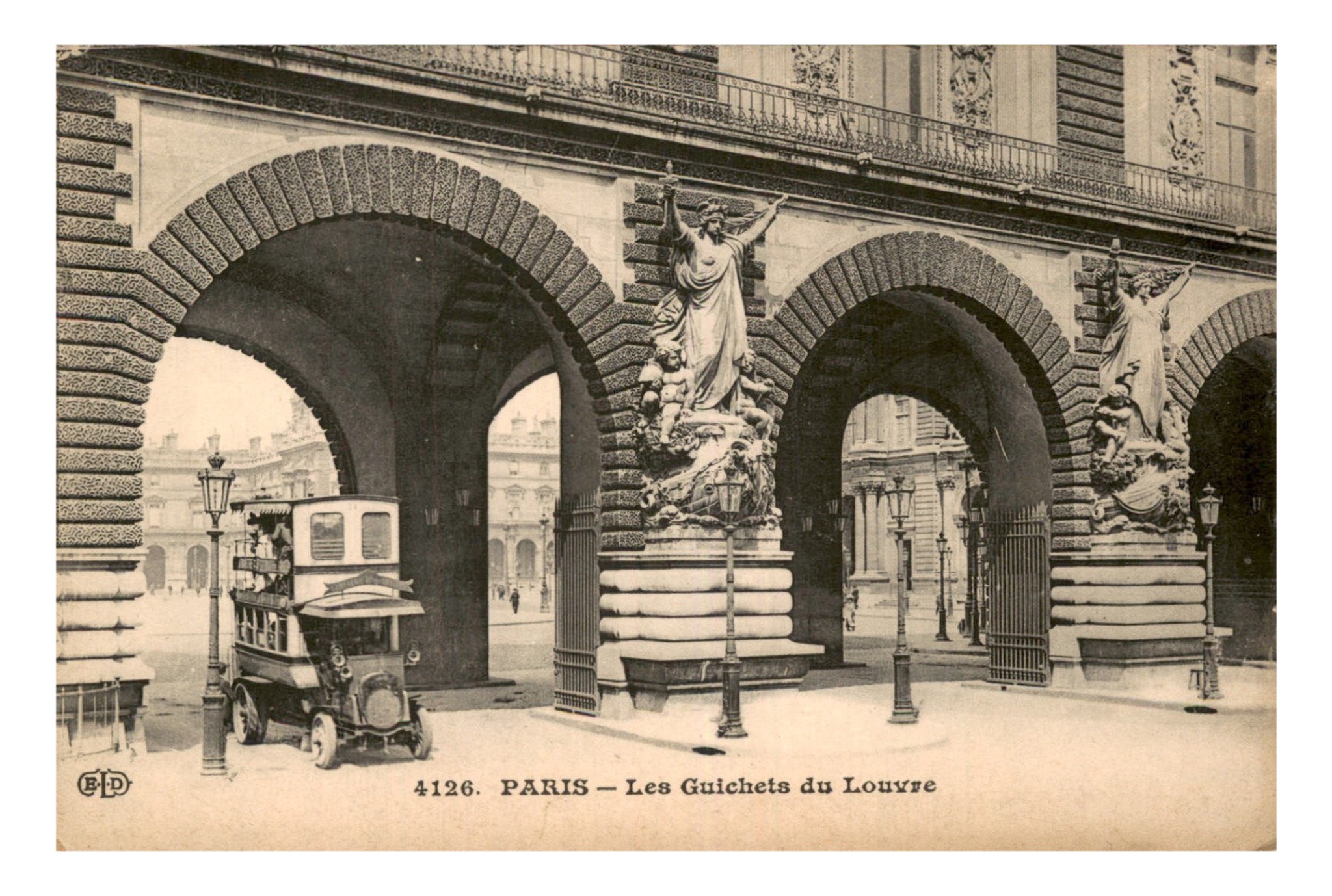 Paris, les Guichets du Louvre (ELD 4126).jpg