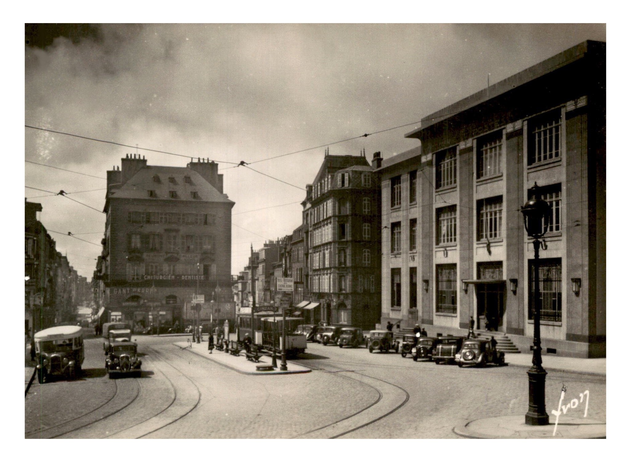 Brest (Finistère, Place Anatole France (Yvon I B 2752).jpg