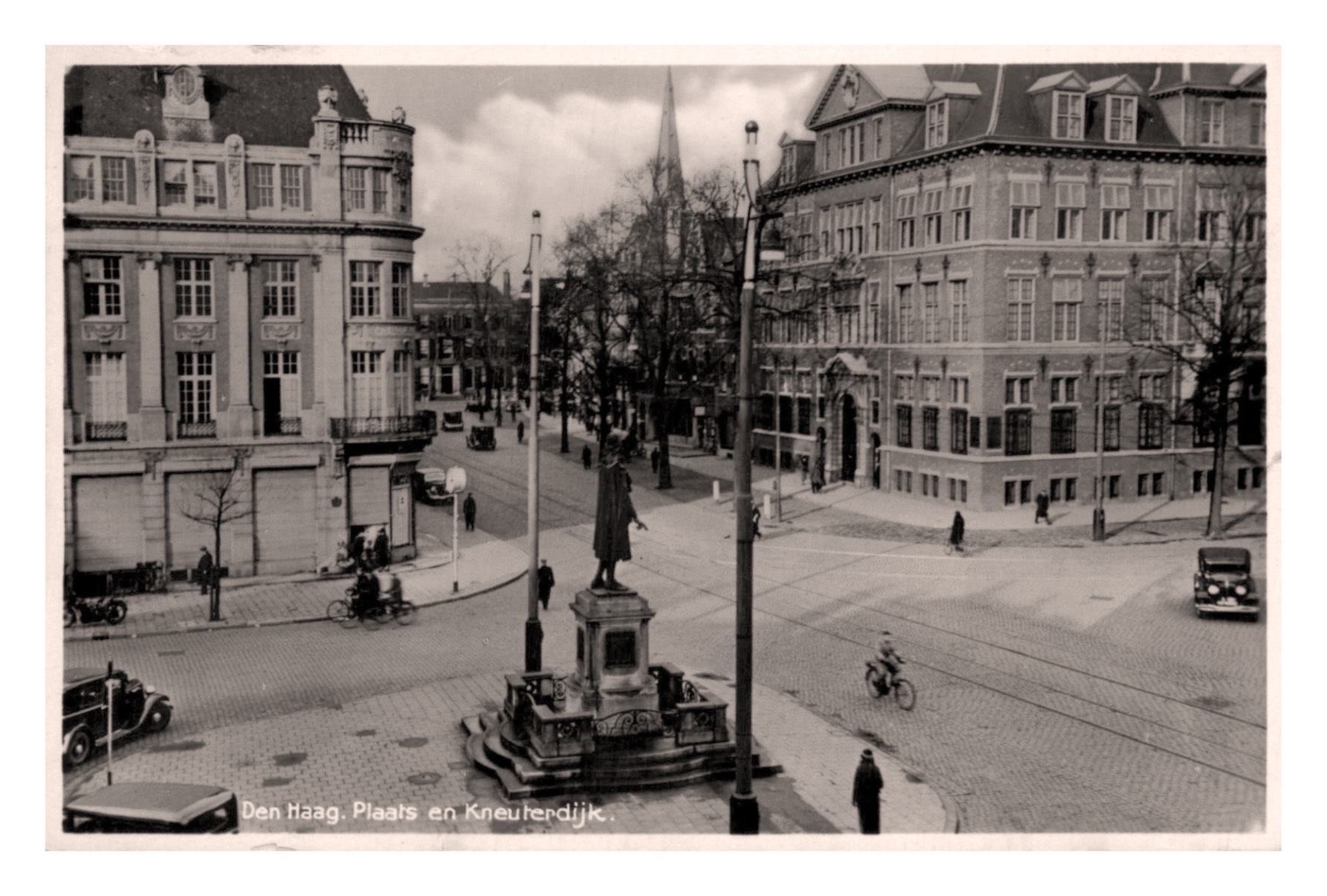 Den Haag, La Haye (NL) Plaats en Kneuterdijk.jpg