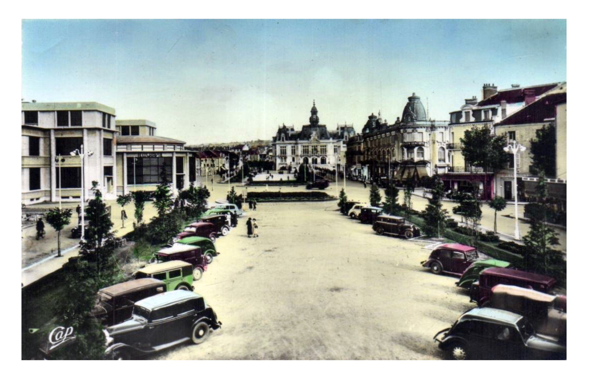 Vichy, Allier, Place de la Poste (Cap).jpg