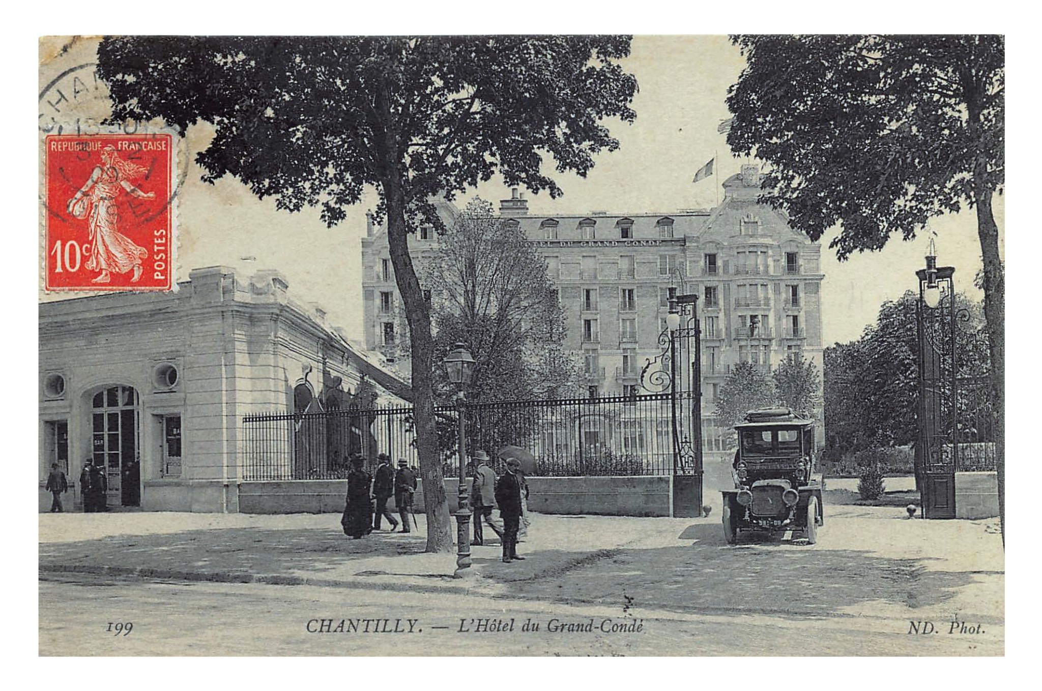 Chantilly, Oise, l'Hôtel du Grand Condé (ND 199).jpg