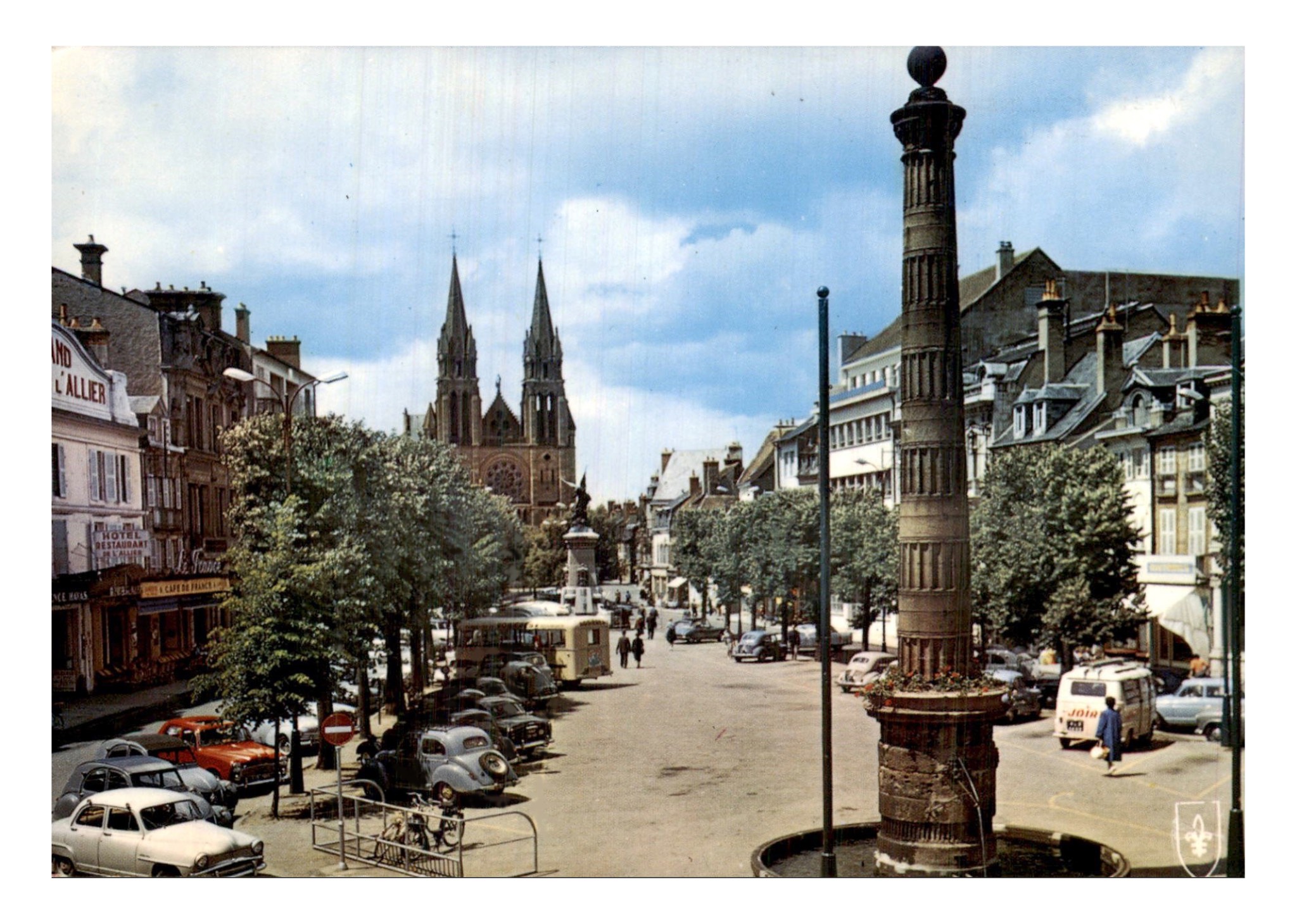 Moulins, Allier, Place d'Allier (AS 21).jpg