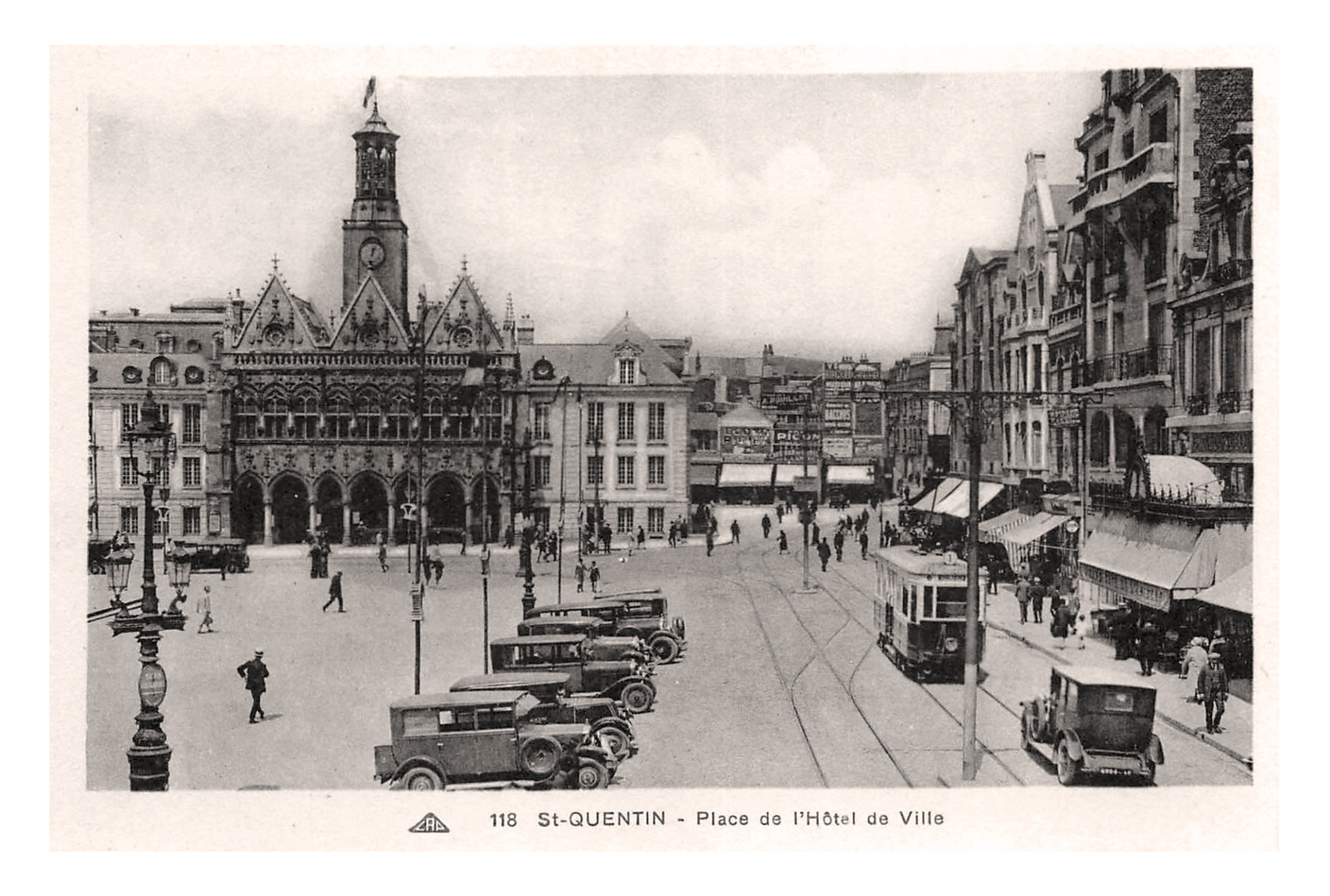 Saint Quentin, Aisne, Place de l'Hôtel de Ville (CAP 118).jpg
