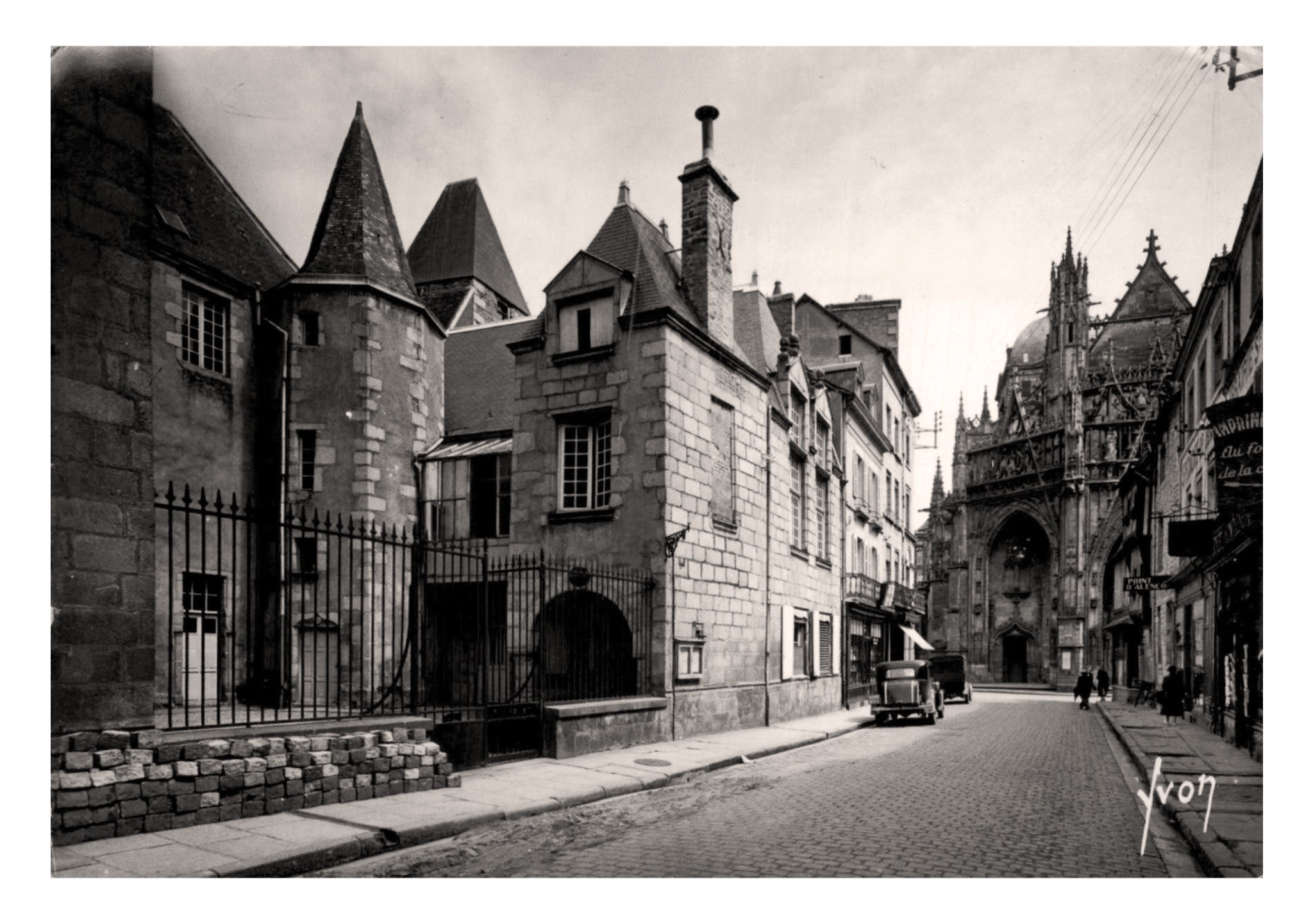 Alençon, Orne, le Tribunal de Commerce (Yvon 441).jpg