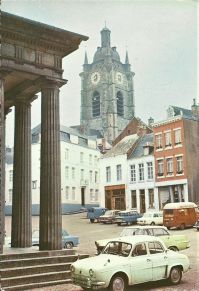 Avesnes_sur_Helpe_285929_-_La_collegiale.jpg