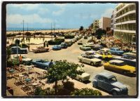 Canet_Plage_-_Place_de_la_Mediterrannee_-_Renault_Floride_ou_Caravelle_et_Vespa_4002C_une_blanche_et_une_bleue.jpg